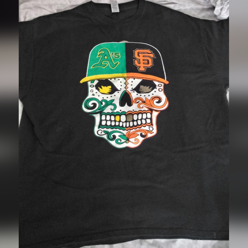 Vintage Gildan Black Tshirt w SF Giants & Oakland A's Skulls/Size 2XLG